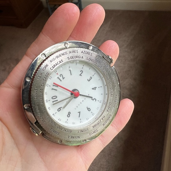 Levenger Time Zone International Clock SRA4/V357 Desk Executive Silver clock - Picture 8 of 11